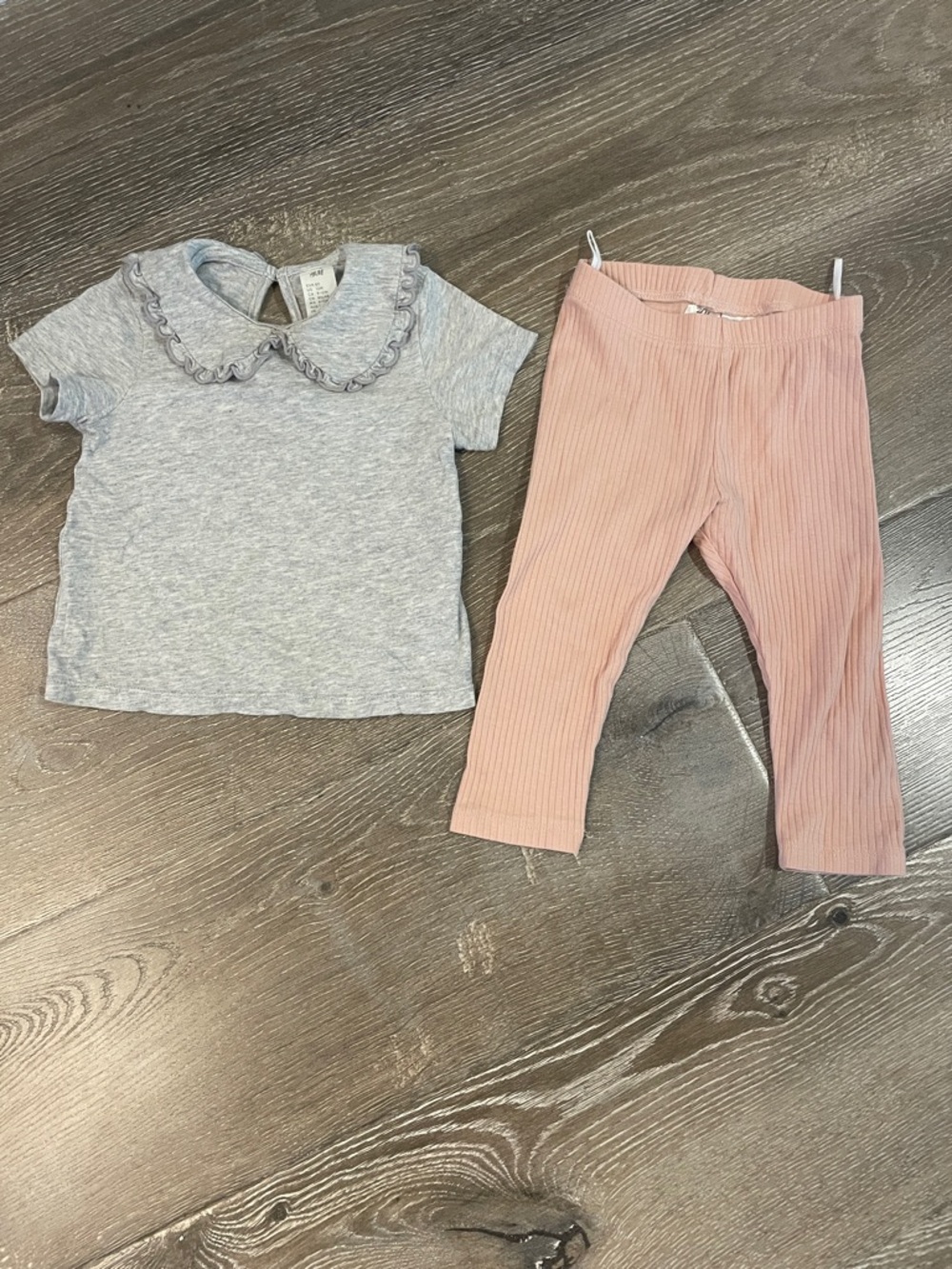 H&M Gray Short Sleeve Top with Peter Pan Collar & Blush Pink Ribbed Leggings